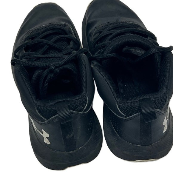 Under Armour Boys black Mid Top Athletic Sneaker Shoe size 4.5 - Picture 3 of 5